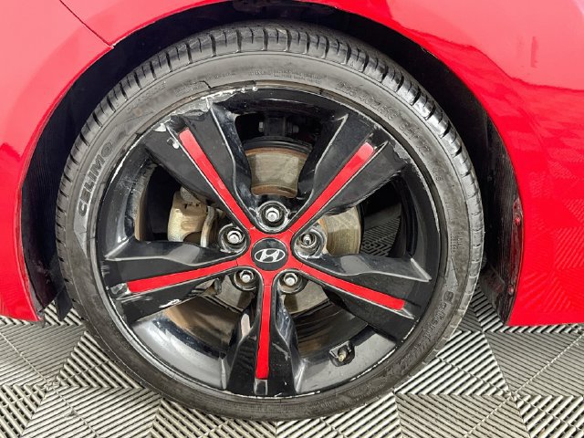 Used 2017 Hyundai Veloster Value Edition FWD image 33