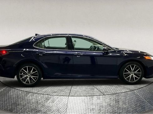 Used 2021 Toyota Camry XLE image 9