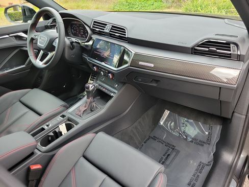 Certified 2025 Audi Q3 2.0T Premium Plus w/ Premium Plus Package image 11