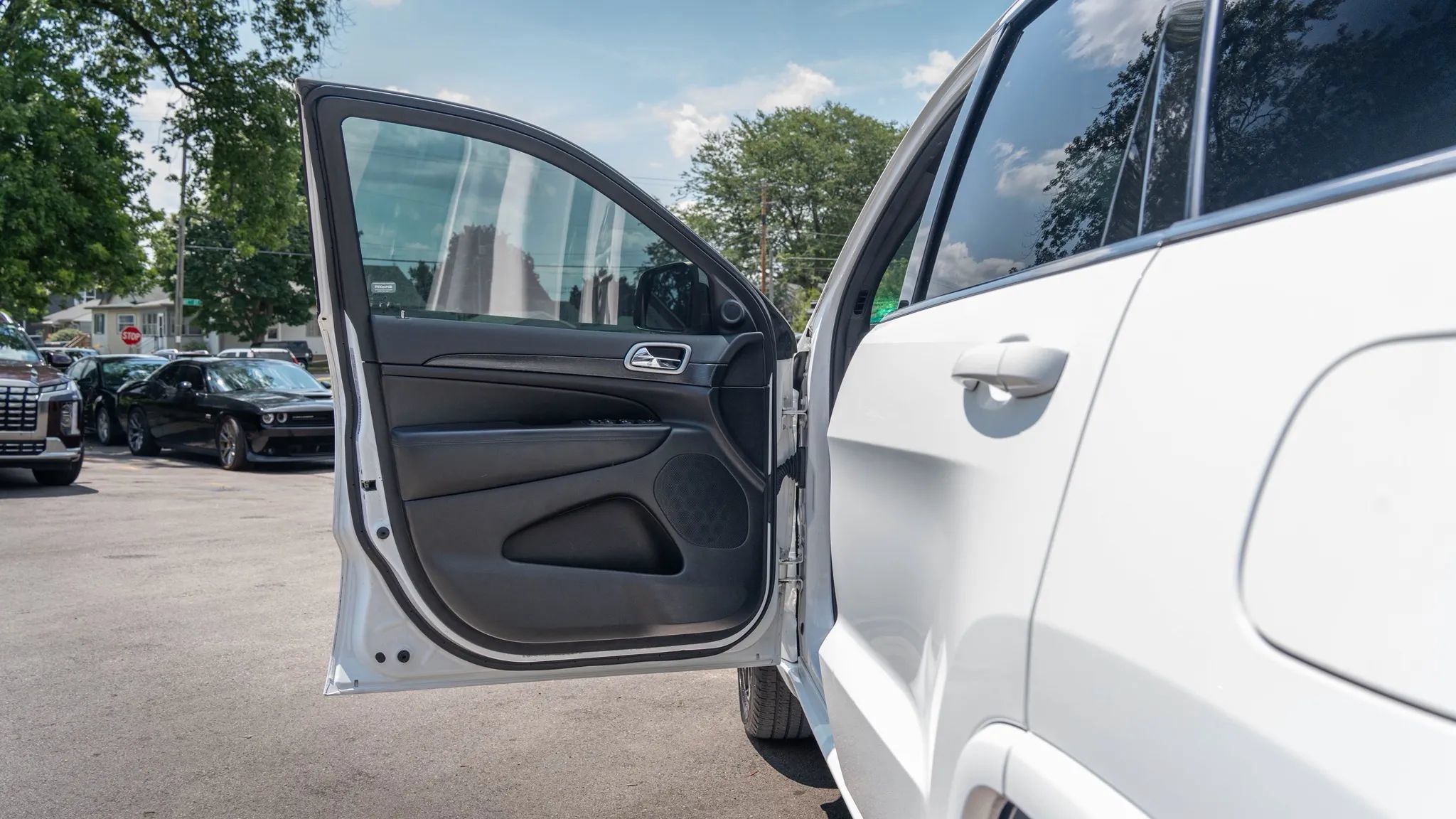 Used 2018 Jeep Grand Cherokee Altitude AWD/4WD image 13
