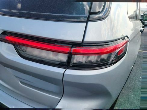 Used 2024 Jeep Grand Cherokee L Laredo image 5