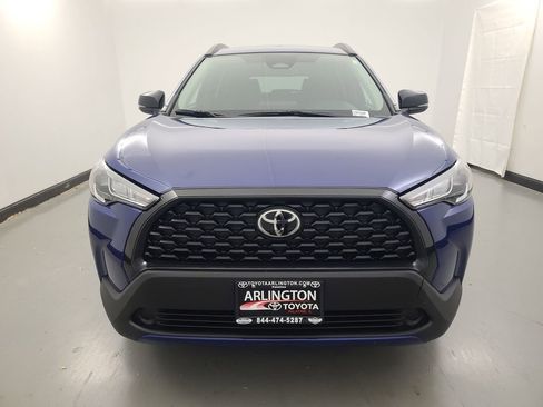 Used 2025 Toyota Corolla Cross LE image 9
