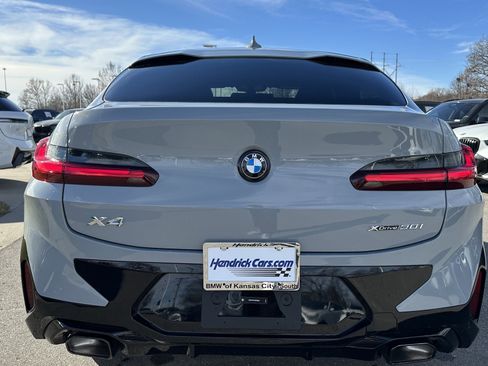 Used 2025 BMW X4 xDrive30i w/ Premium Package image 9