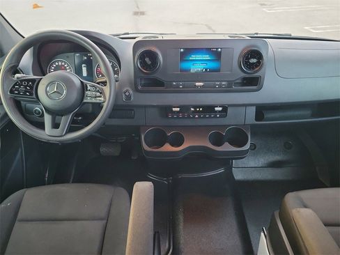 Used 2024 Mercedes-Benz Sprinter 2500 image 10