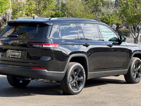 New 2025 Jeep Grand Cherokee L Limited w/ Black Appearance Package image 3