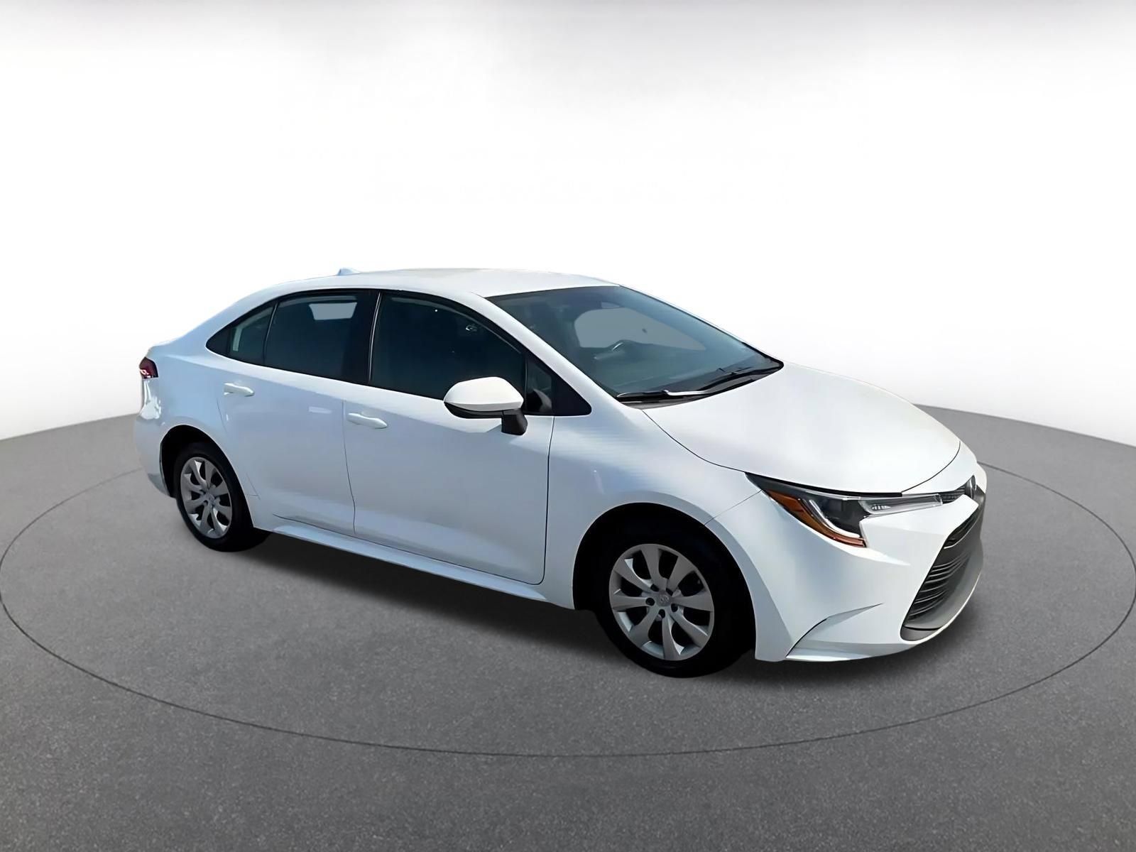 Used 2025 Toyota Corolla LE FWD image 3