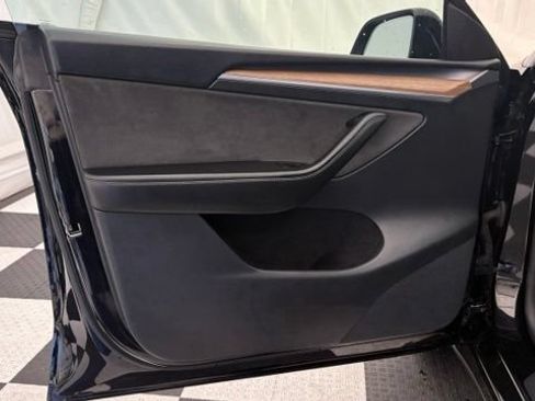 Used 2024 Tesla Model Y Long Range AWD/4WD image 14
