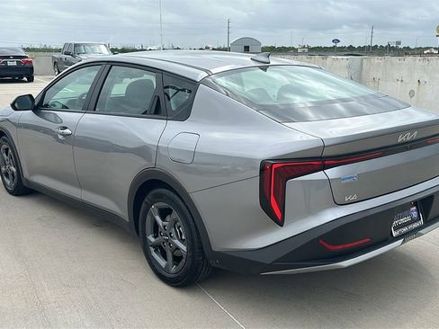 Used 2025 Kia K4 LXS image 10