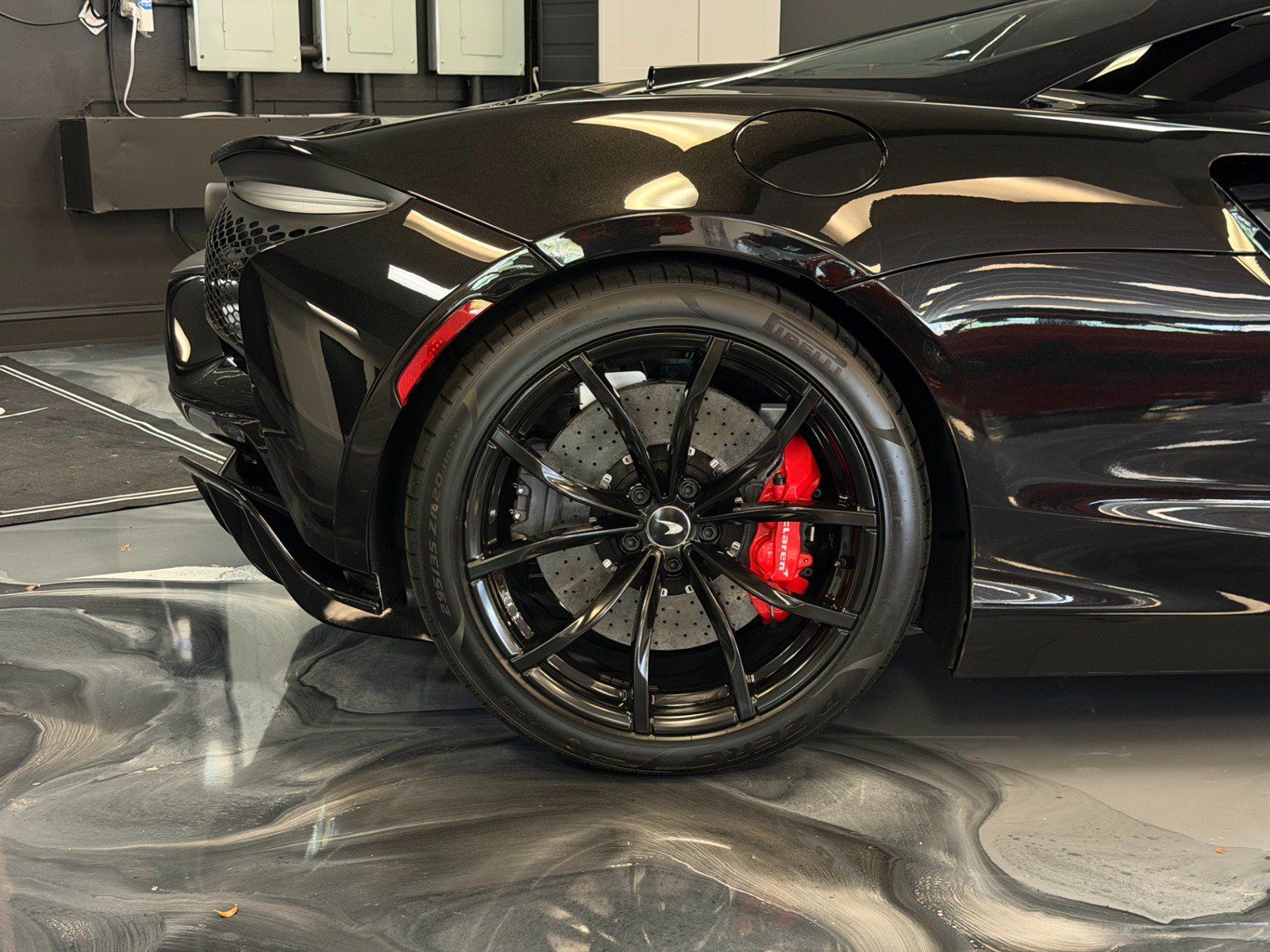 Used 2026 McLaren Artura Spider RWD image 12