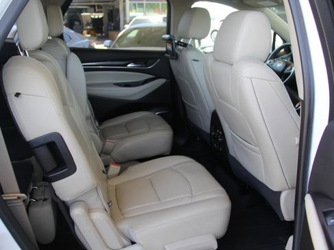 Used 2018 Buick Enclave Premium FWD image 32