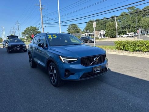 Certified 2025 Volvo XC40 B5 Plus AWD/4WD image 6