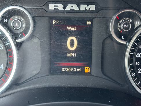Used 2024 RAM 2500 Big Horn w/ Night Edition AWD/4WD image 7