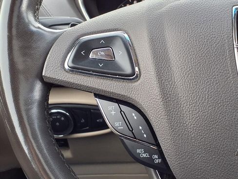 Used 2017 Lincoln MKX Reserve w/ Driver Assistance Package image 26