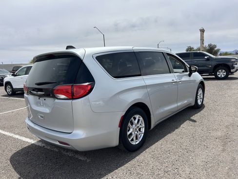 Used 2023 Chrysler Voyager LX FWD image 4