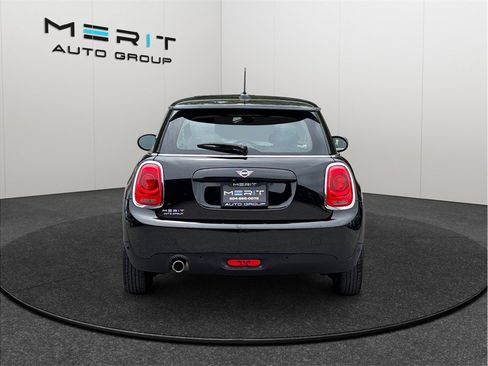 Used 2021 MINI Cooper 2-Door Hardtop FWD image 8