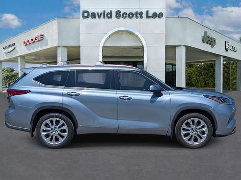 Used 2023 Toyota Highlander Limited AWD/4WD image 5