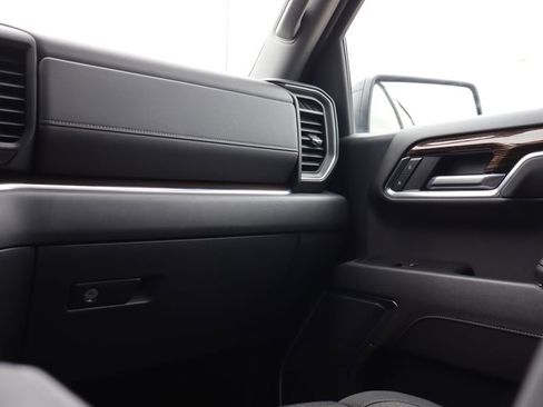 Used 2024 GMC Sierra 1500 Elevation image 40