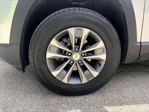Used 2026 Chevrolet Equinox LT FWD image 9