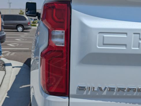 Used 2020 Chevrolet Silverado 1500 LTZ w/ LTZ Premium Package AWD/4WD image 47