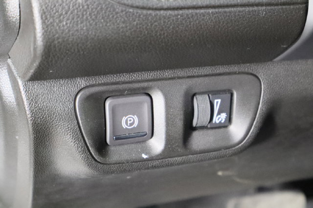 Used 2021 GMC Acadia SLT FWD image 21