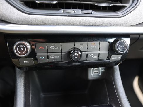 Used 2023 Jeep Compass Latitude AWD/4WD image 28