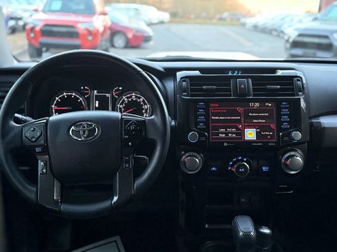 Used 2021 Toyota 4Runner Venture w/ Moonroof Package image 20