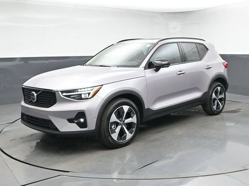 New 2026 Volvo XC40 B5 Plus w/ Climate Package AWD/4WD image 4