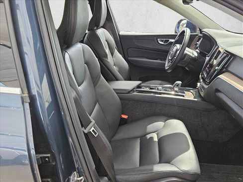 Used 2022 Volvo XC60 B5 Momentum w/ Advanced Package FWD image 17