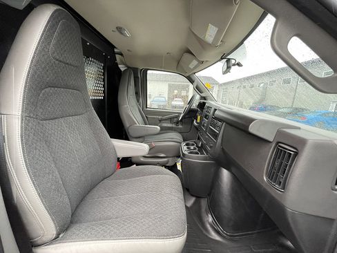 Used 2025 Chevrolet Express 2500 w/ Driver Convenience Package RWD image 24