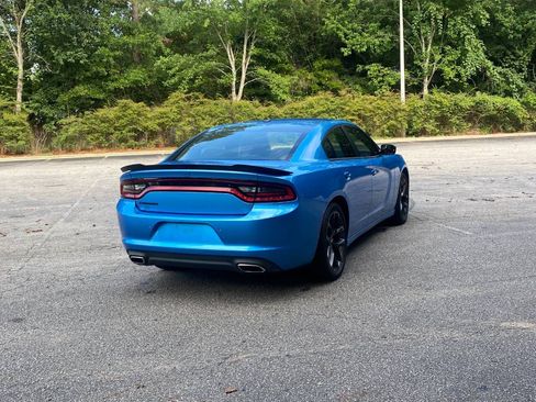 Used 2019 Dodge Charger SXT w/ Blacktop Package RWD image 5