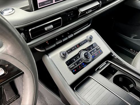 Used 2020 Lincoln Aviator Reserve w/ Equipment Group 201A RWD image 16