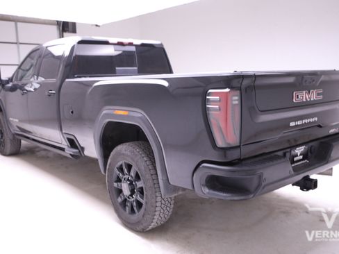 Used 2024 GMC Sierra 3500 AT4 w/ AT4 Premium Plus Package image 3