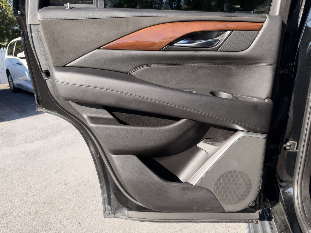 Used 2019 Cadillac Escalade Luxury AWD/4WD image 27