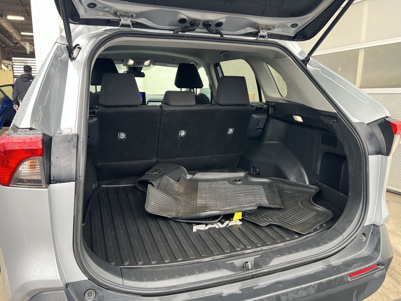 Used 2025 Toyota RAV4 LE AWD/4WD image 23