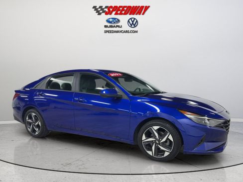 Used 2023 Hyundai Elantra SEL w/ Convenience Package FWD image 3