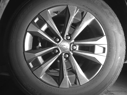 Used 2025 Chevrolet Equinox LT FWD image 14