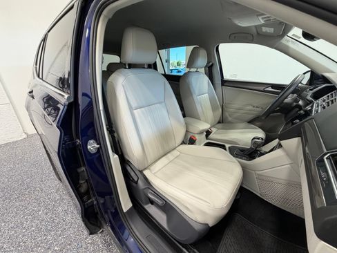 Certified 2023 Volkswagen Tiguan SE FWD image 31