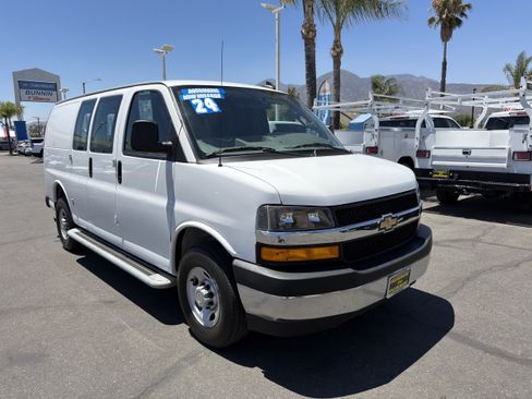Used 2024 Chevrolet Express 2500 w/ Driver Convenience Package RWD image 2