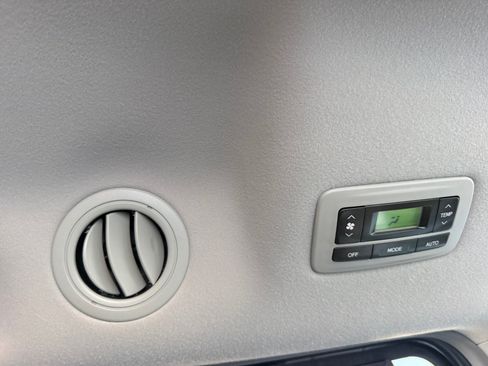 Used 2014 Toyota Sienna XLE w/ XLE Premium Package FWD image 32