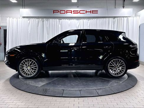 Used 2023 Porsche Cayenne Platinum Edition AWD/4WD image 2