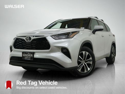 Used 2024 Toyota Highlander XLE image 1