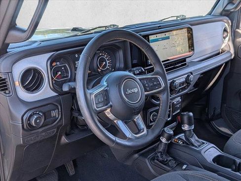 Used 2024 Jeep Wrangler Unlimited Sahara AWD/4WD image 10