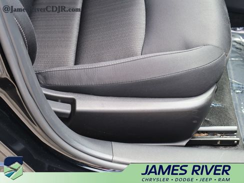 Used 2025 Nissan Altima 2.5 SV FWD image 10