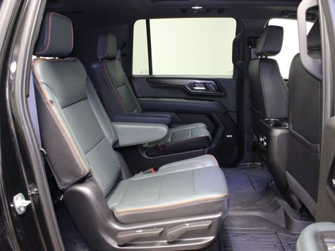 Used 2025 GMC Yukon XL AT4 w/ AT4 Premium Package AWD/4WD image 17
