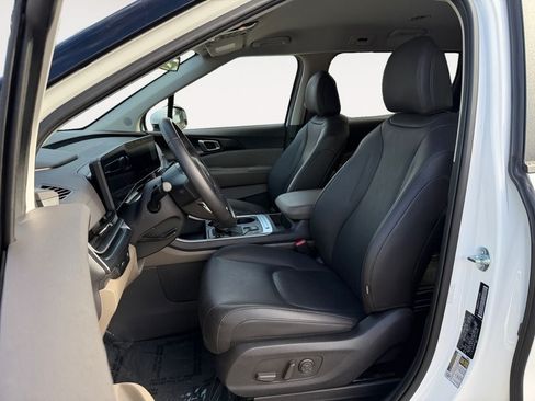 Used 2026 Kia Carnival FWD image 6
