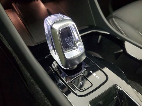 Certified 2025 Volvo XC40 B5 Plus image 34