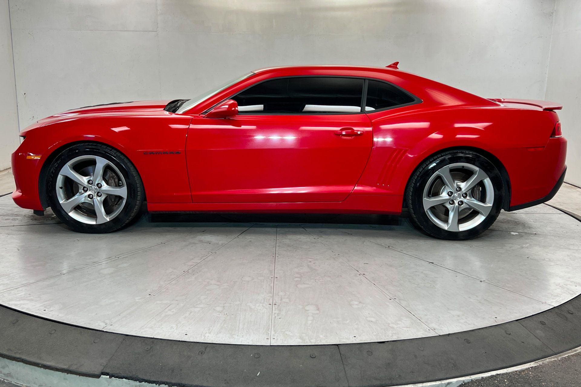 Used 2015 Chevrolet Camaro SS w/ RS Package RWD image 2