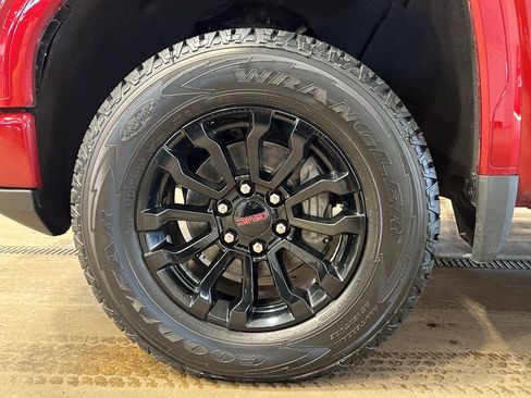 Used 2022 GMC Sierra 1500 AT4X image 8