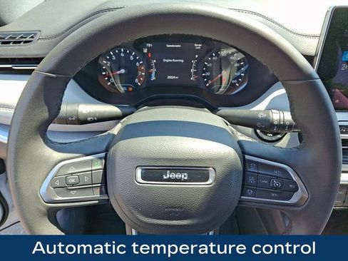 Used 2025 Jeep Compass Limited AWD/4WD image 4