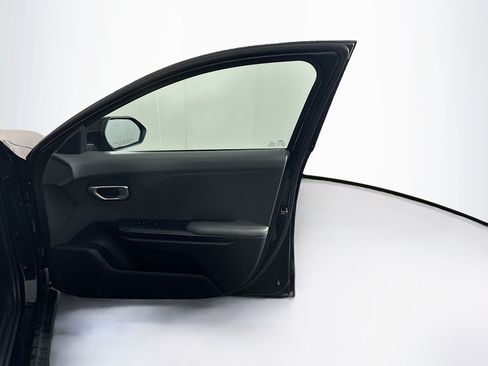 Used 2025 Kia K4 FWD image 32